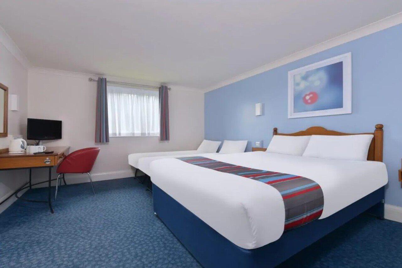 Travelodge Cardiff Airport Barry Eksteriør bilde
