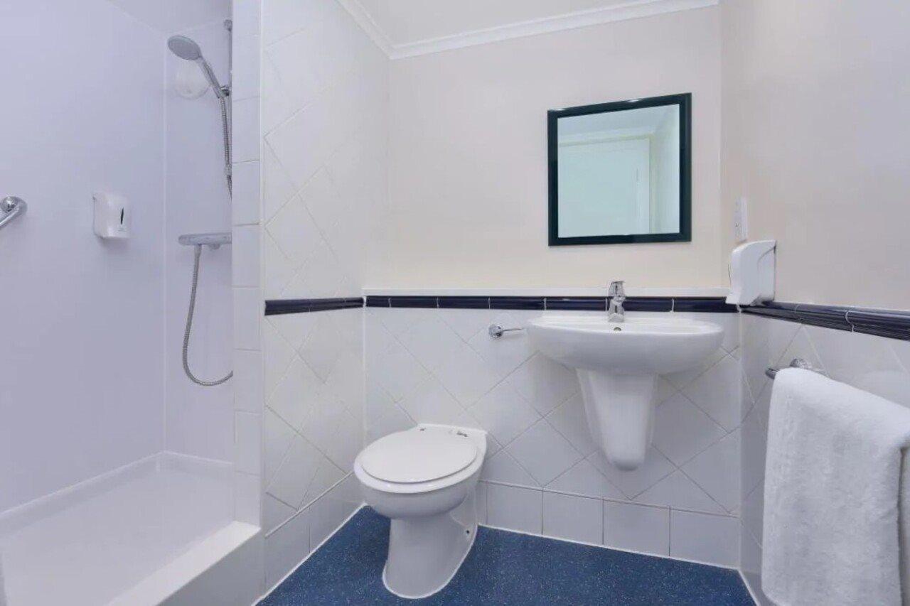 Travelodge Cardiff Airport Barry Eksteriør bilde