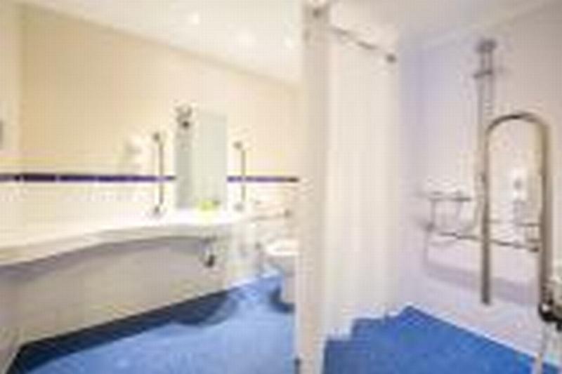 Travelodge Cardiff Airport Barry Eksteriør bilde