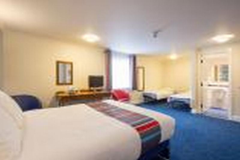 Travelodge Cardiff Airport Barry Eksteriør bilde