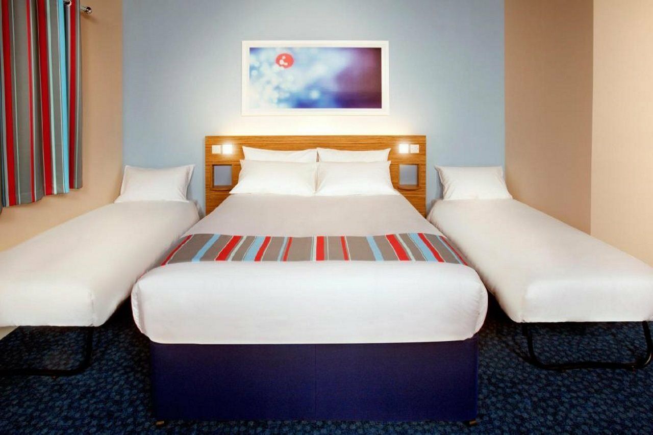 Travelodge Cardiff Airport Barry Eksteriør bilde